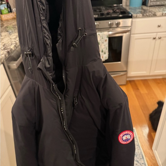 Gently loved Canada Goose Men’s Medium - Picture 12 of 12